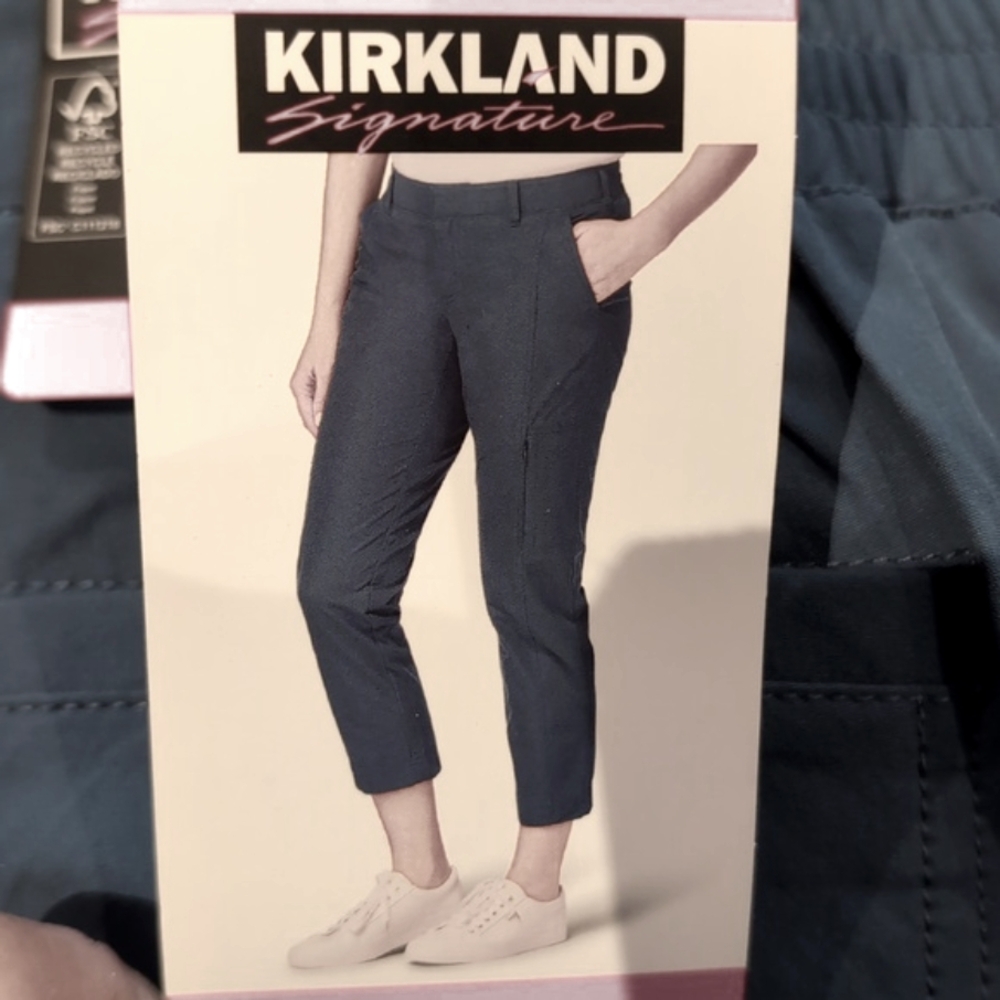 10: 🖤 Kirkland Signature Ladies' Travel Pant